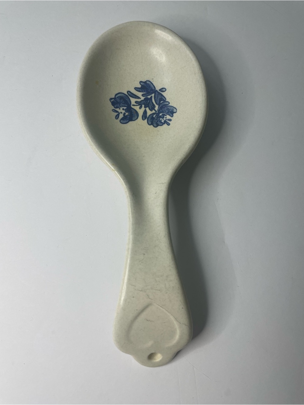 Pfaltzgraff 9" Yorktowne Spoon Rest with "Heart" Design Handle